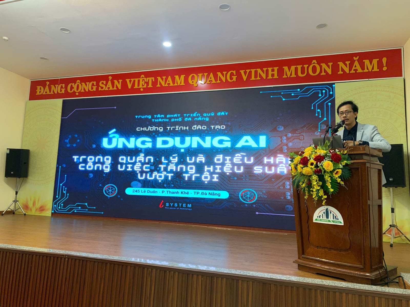 Toàn cảnh chương trình tập huấn dành cho đội ngũ lãnh đạo, quản lý