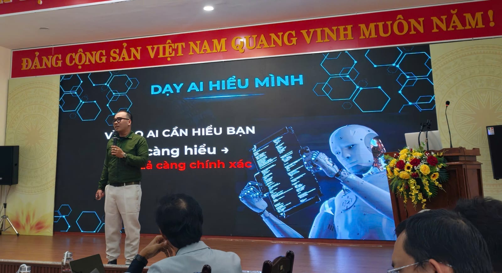 Ban Giám đốc Trung tâm Phát triển quỹ đất TP Đà Nẵng tham dự và chỉ đạo chương trình